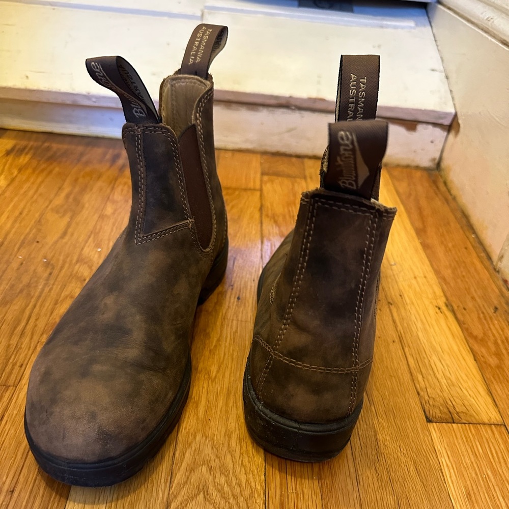 Blundstone: WOMEN'S CLASSICS CHELSEA BOOTS - RUSTIC BROWN